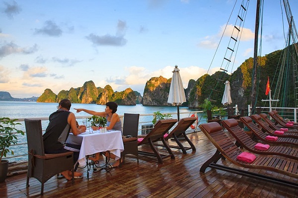 thuê tàu du lịch Hạ Long